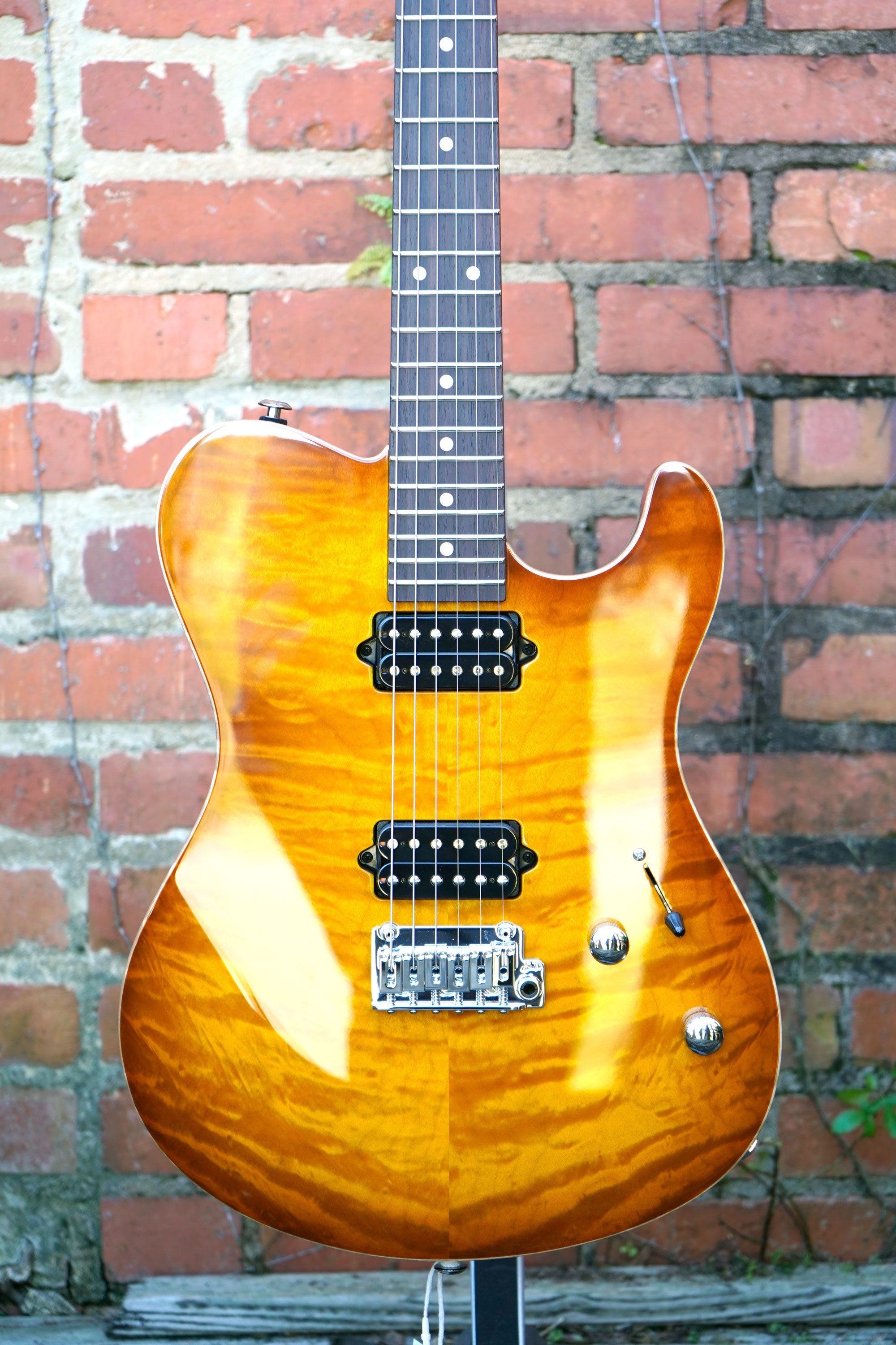 Suhr Oso - Short-Scale in Tea Burst