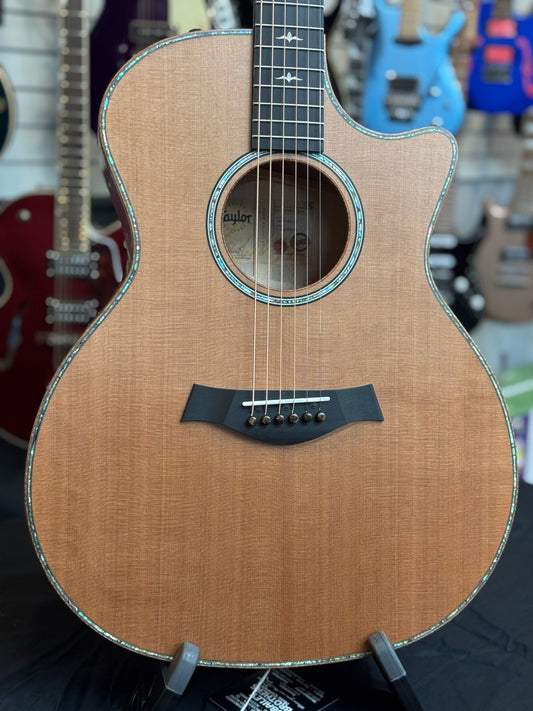 Taylor Custom #41: Grand Auditorium, Western Red Cedar/Figured Big Leaf Maple