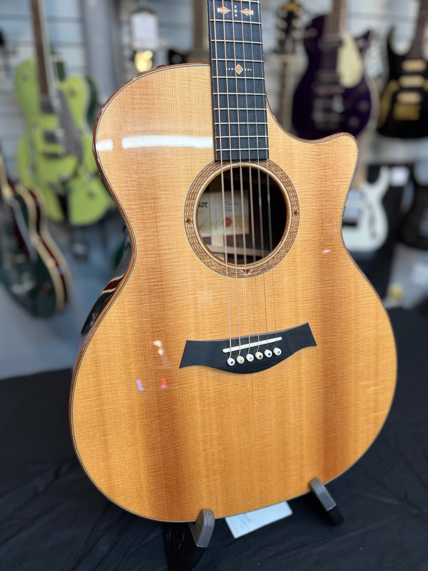 (2020) Taylor Custom Grand Auditorium A/E Guitar, Cocobolo/Spruce