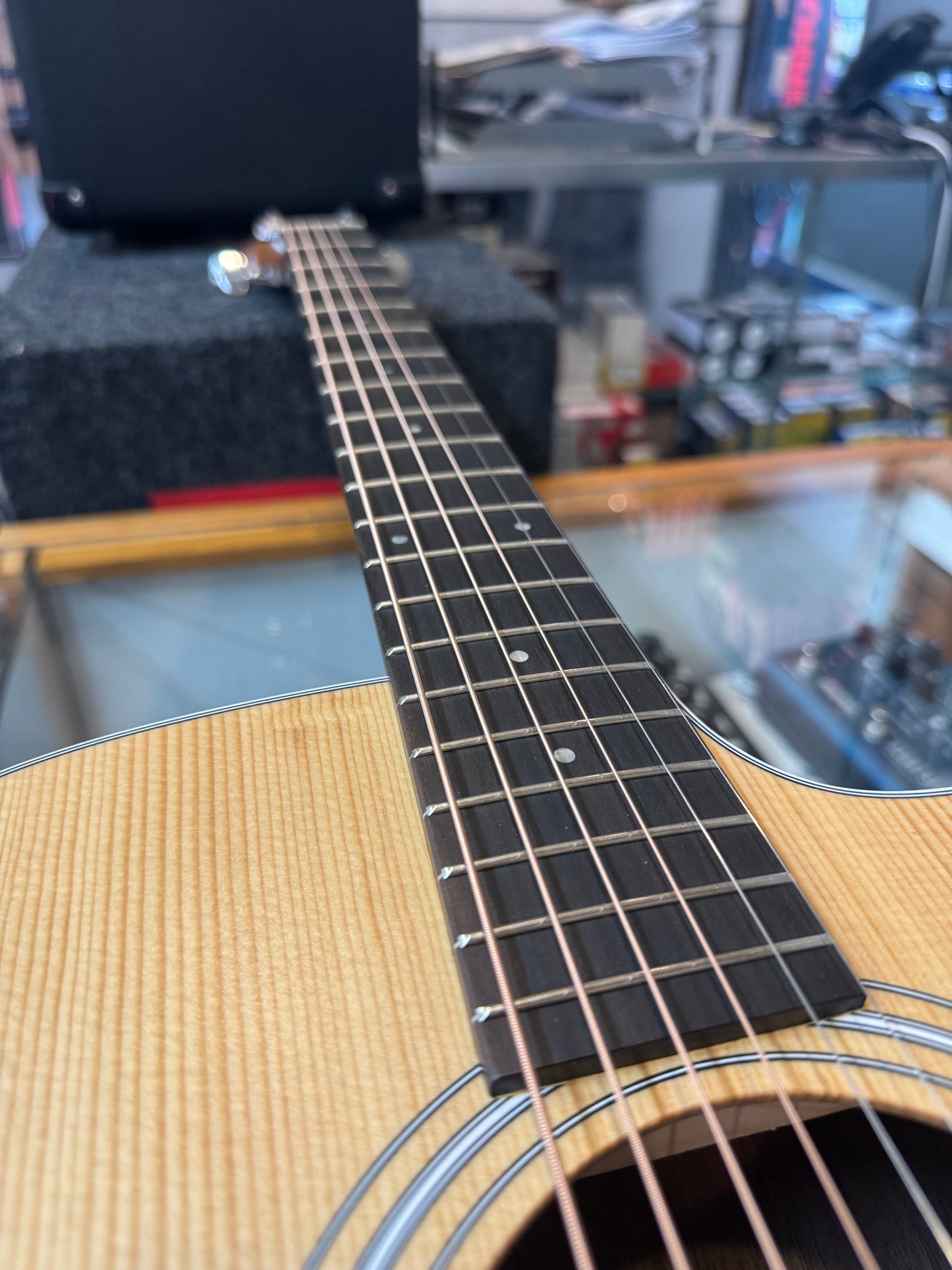 Taylor 210ce Dreadnaught, Spruce/Rosewood