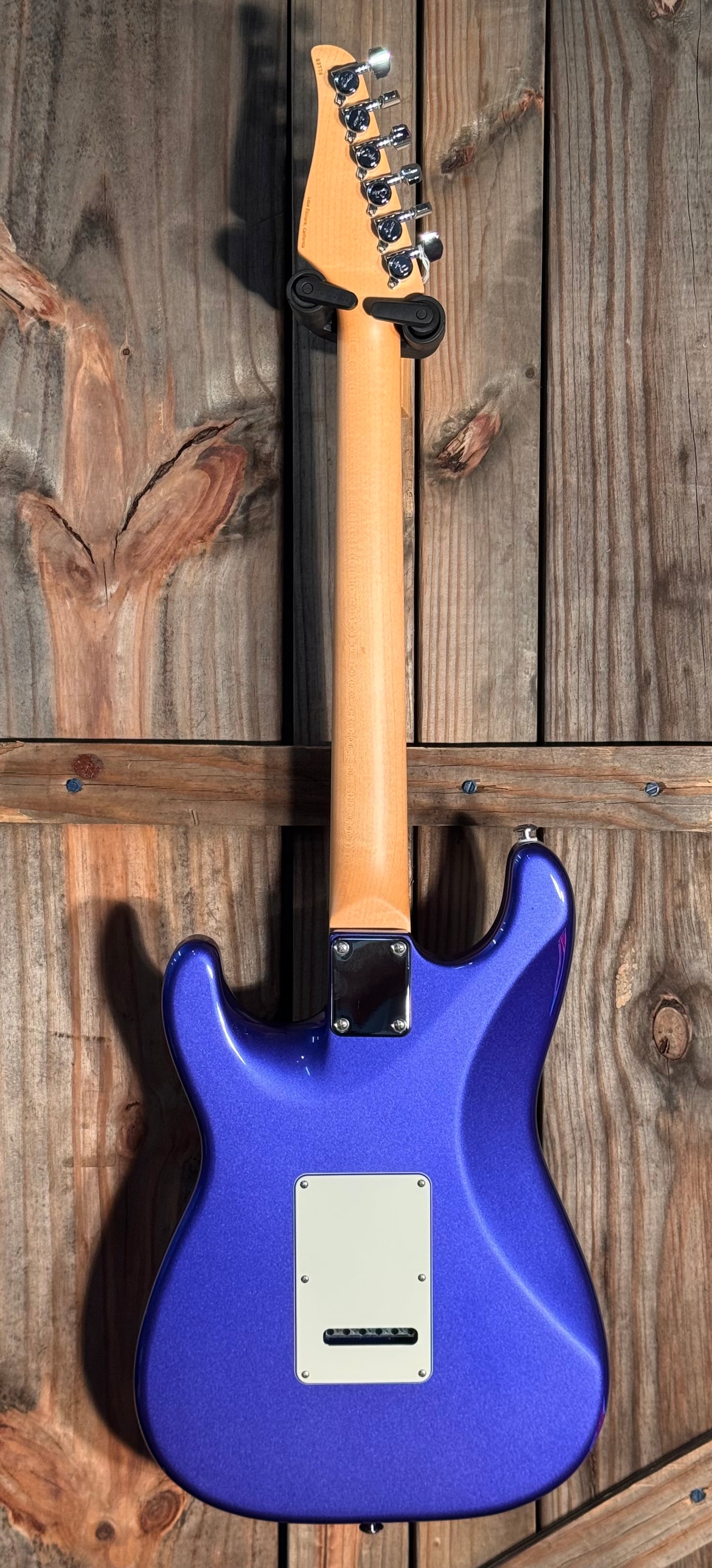 Suhr Classic S, Indigo Metallic, Maple Fretboard