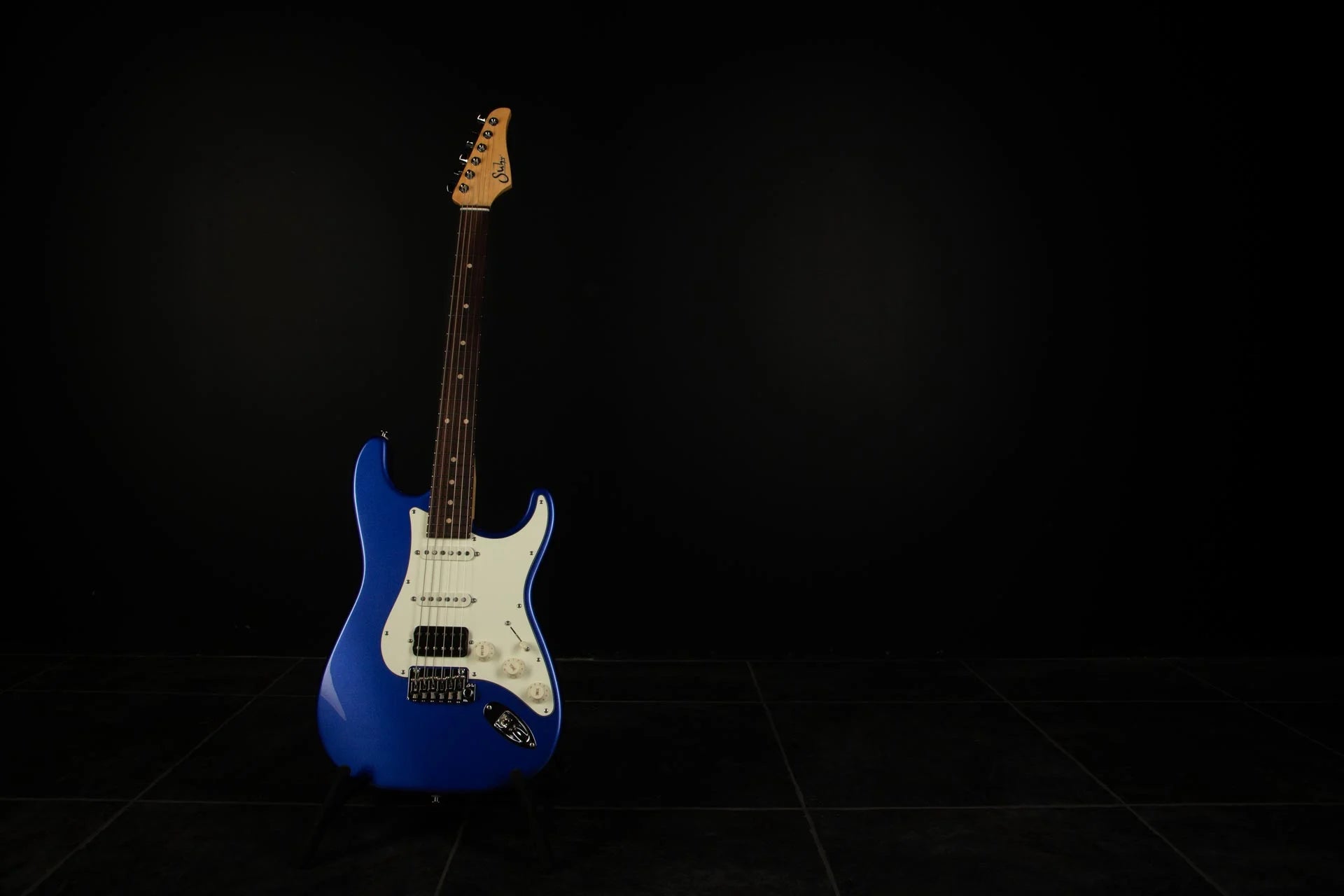 #color_indigo metallic, rosewood
