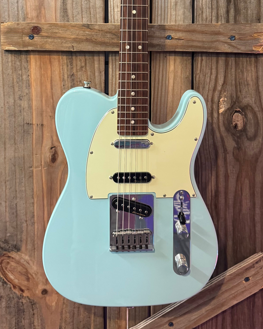 USED - Mint | Fender Deluxe Nashville Telecaster, Daphne Blue