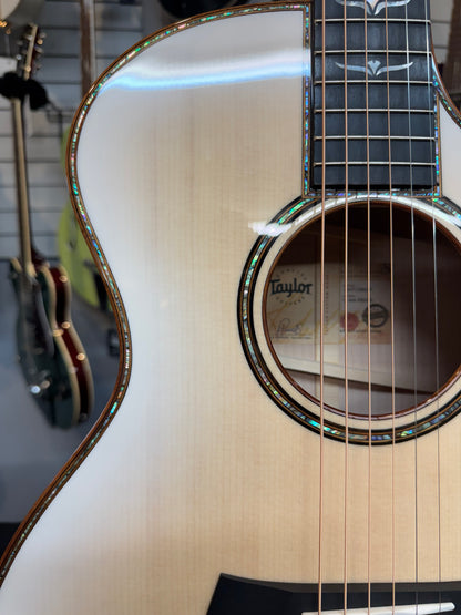 Taylor Custom #22: Grand Auditorium, Lutz Spruce/AA Figured Big Leaf Maple