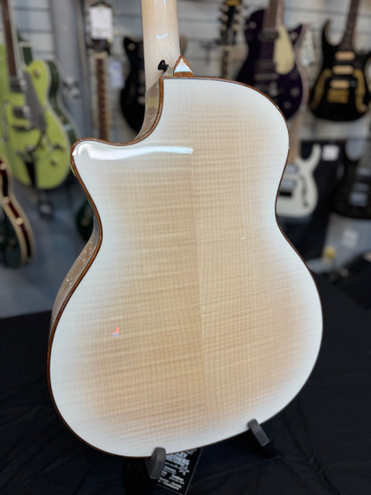 Taylor Custom #22: Grand Auditorium, Lutz Spruce/AA Figured Big Leaf Maple