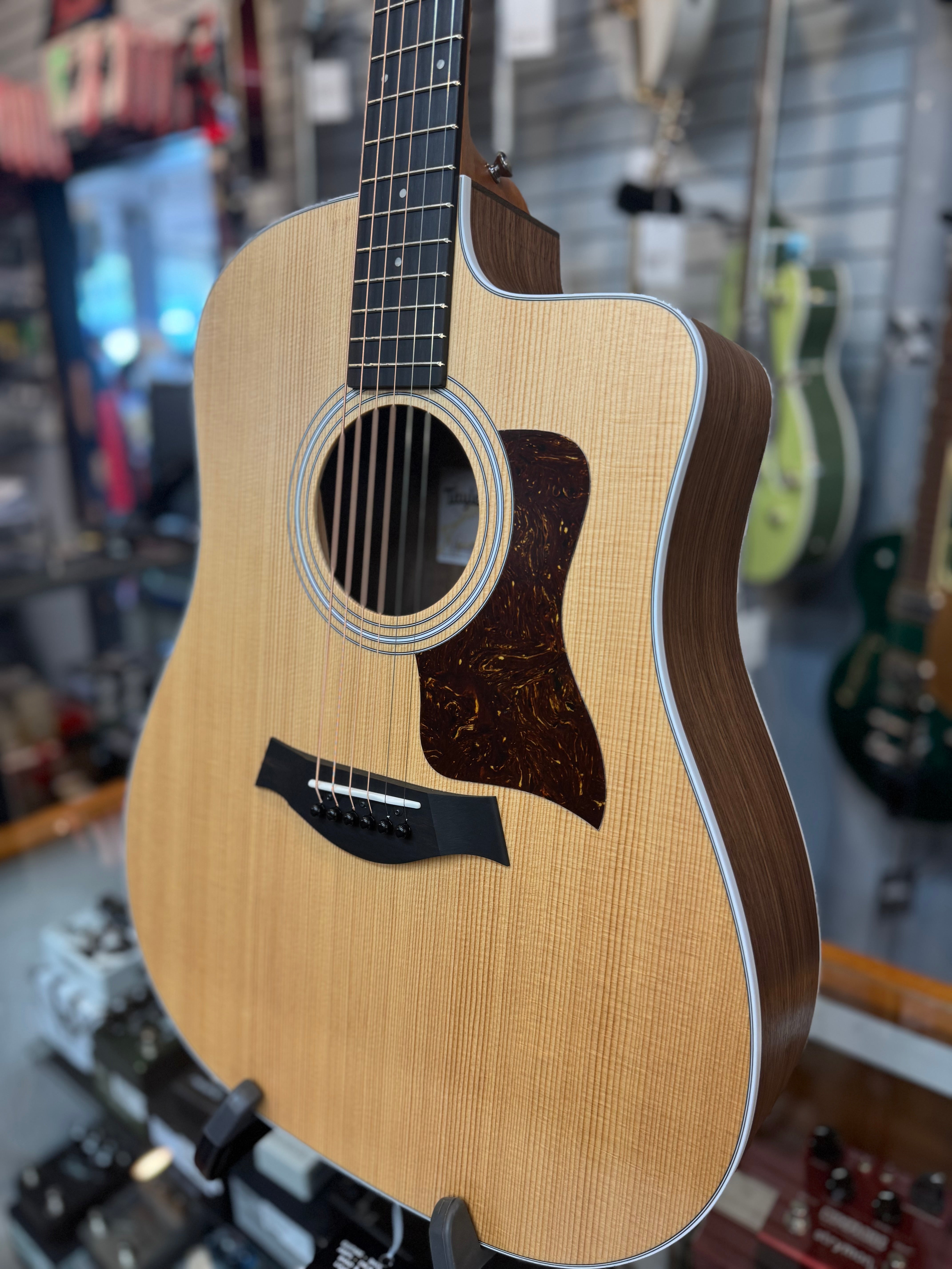 Taylor 210ce  Dreadnaught, Spruce/Rosewood