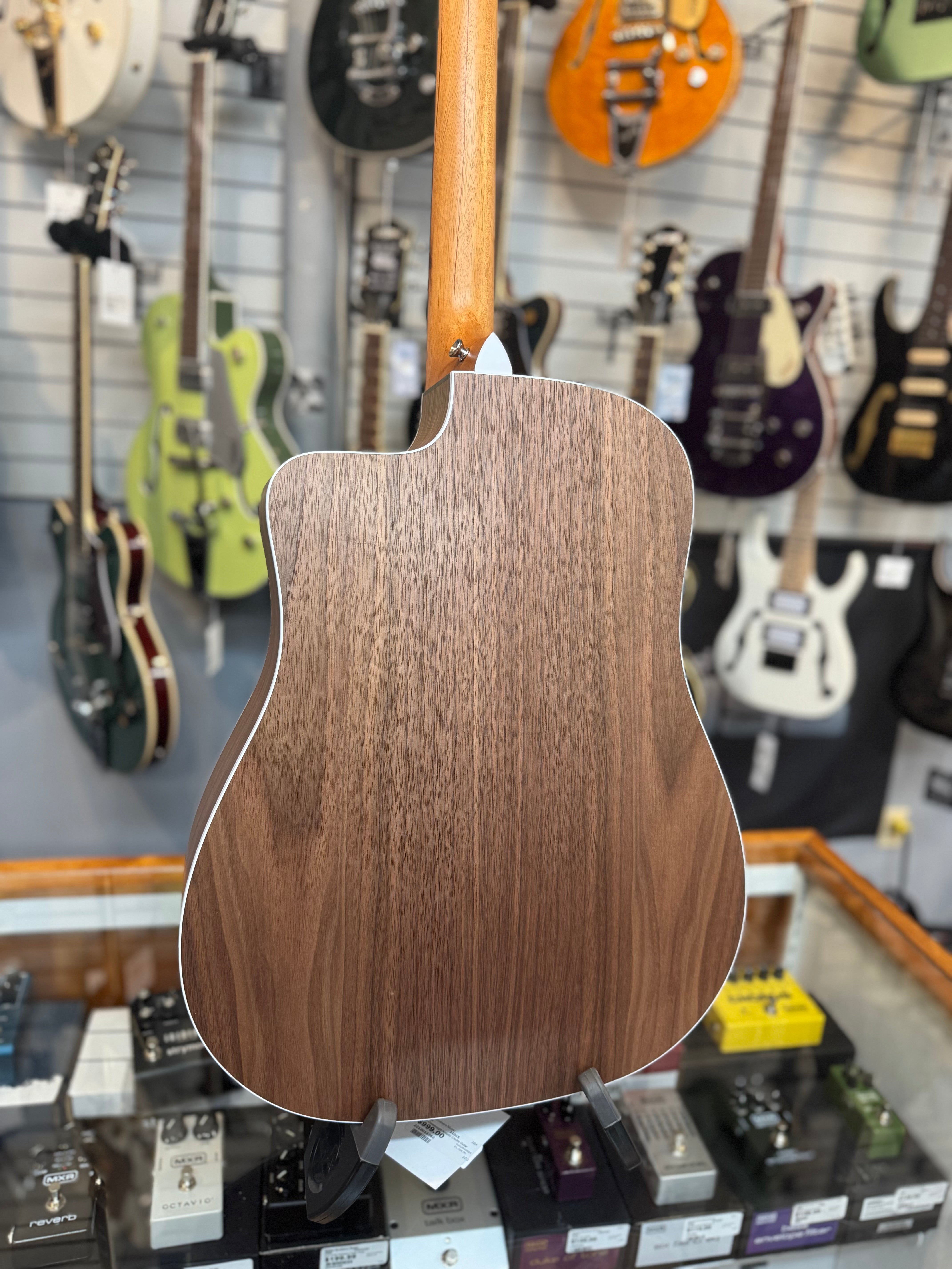 Taylor 210ce  Dreadnaught, Spruce/Rosewood