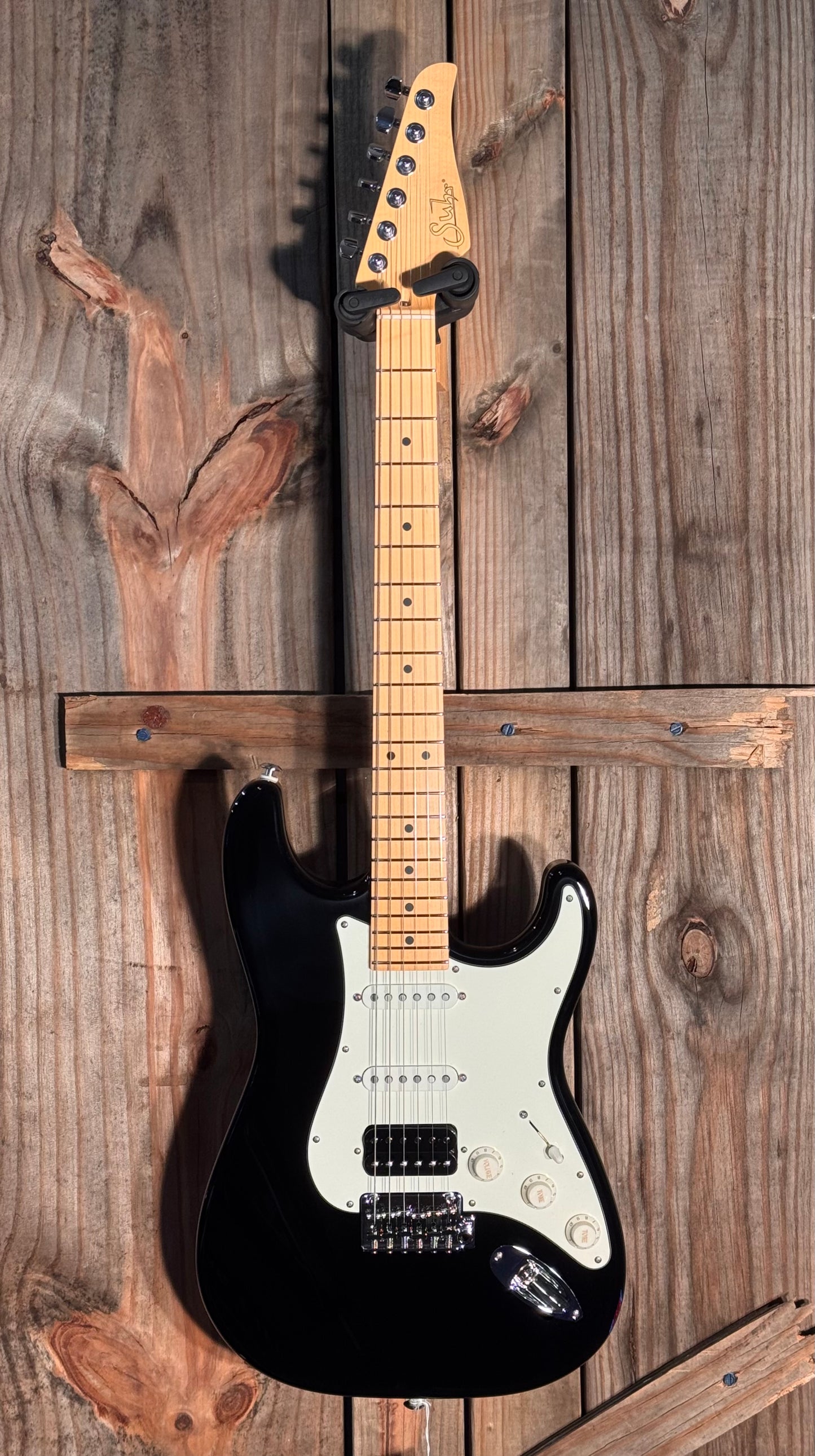 Suhr Classic S, Black, Maple FB, HSS