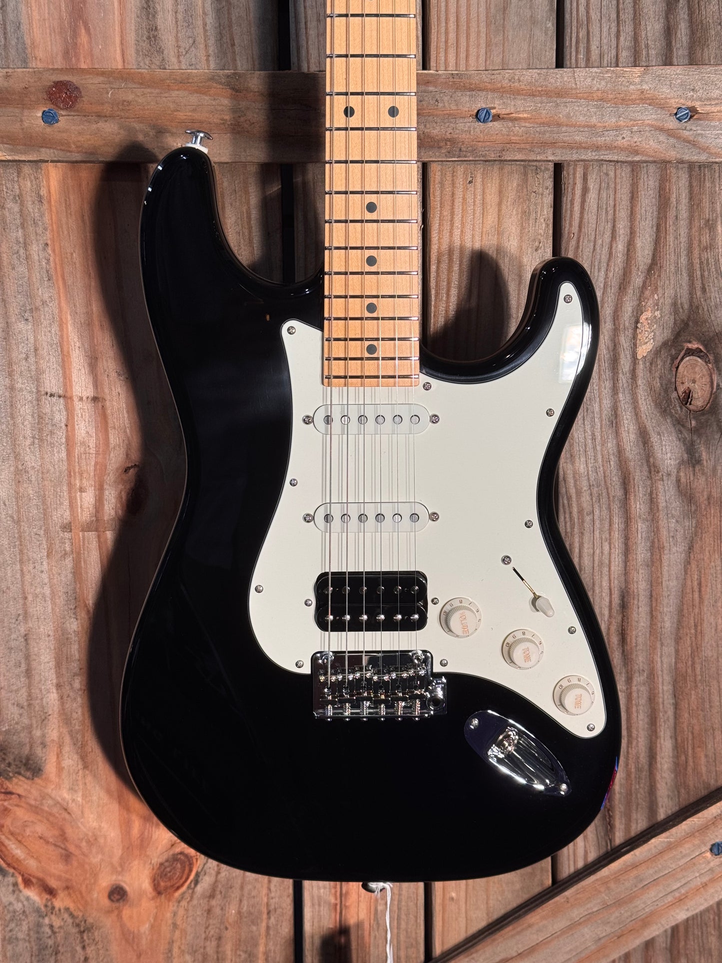 Suhr Classic S, Black, Maple FB, HSS