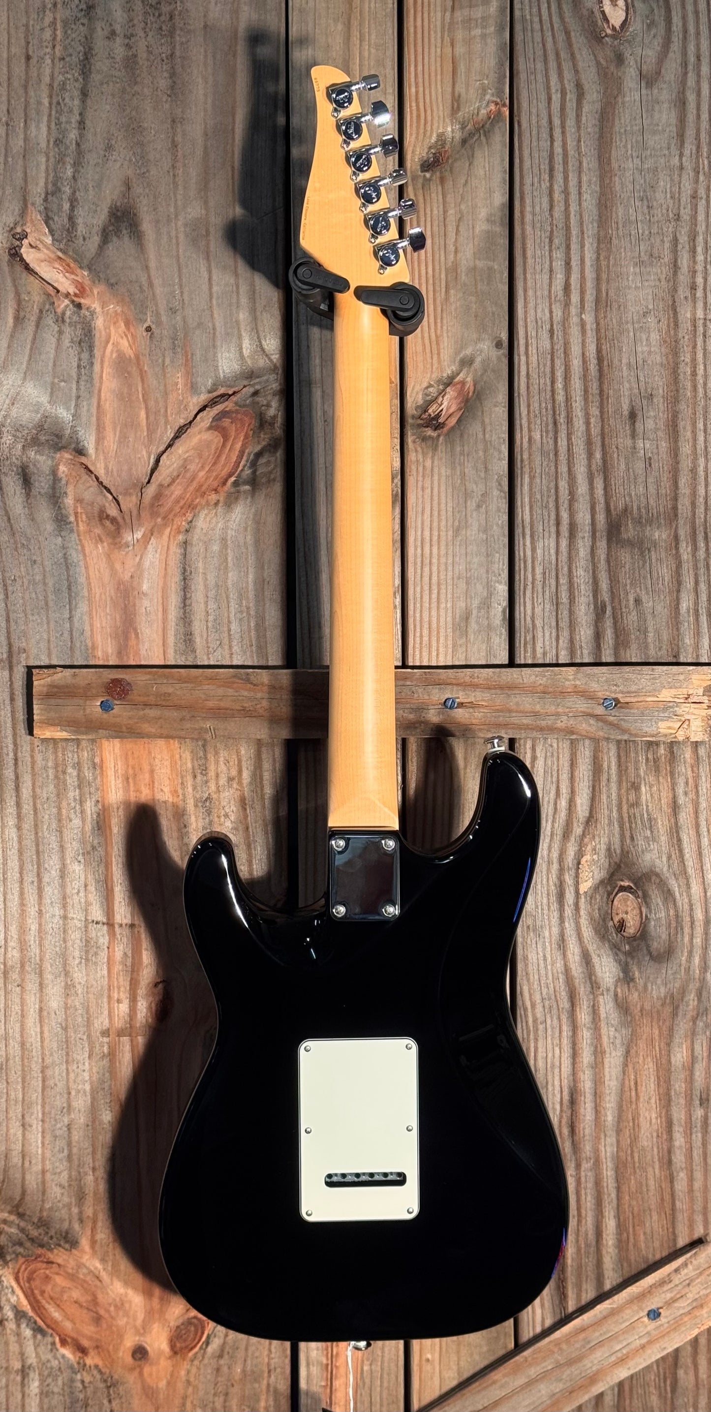 Suhr Classic S, Black, Maple FB, HSS