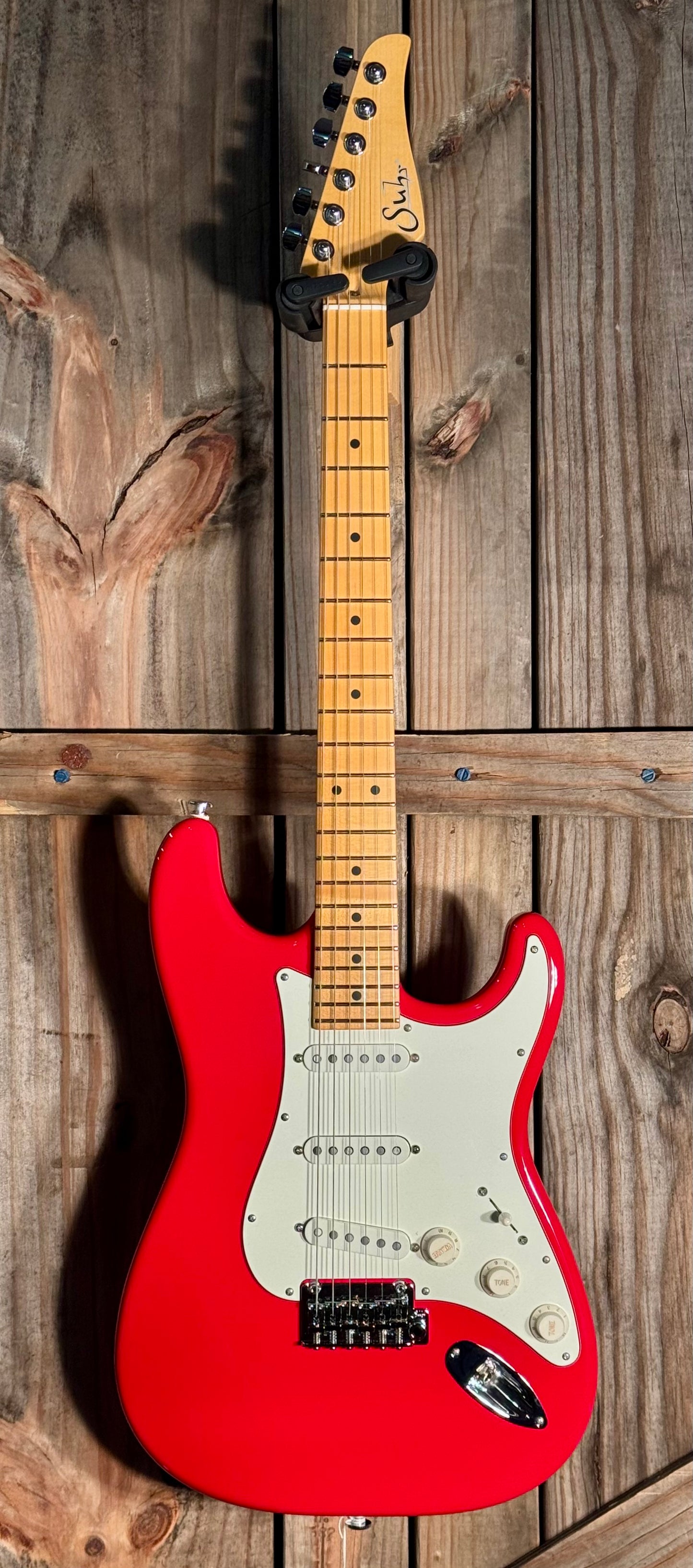 Suhr Classic S, Porsche Red, SSS, Maple Fretboard