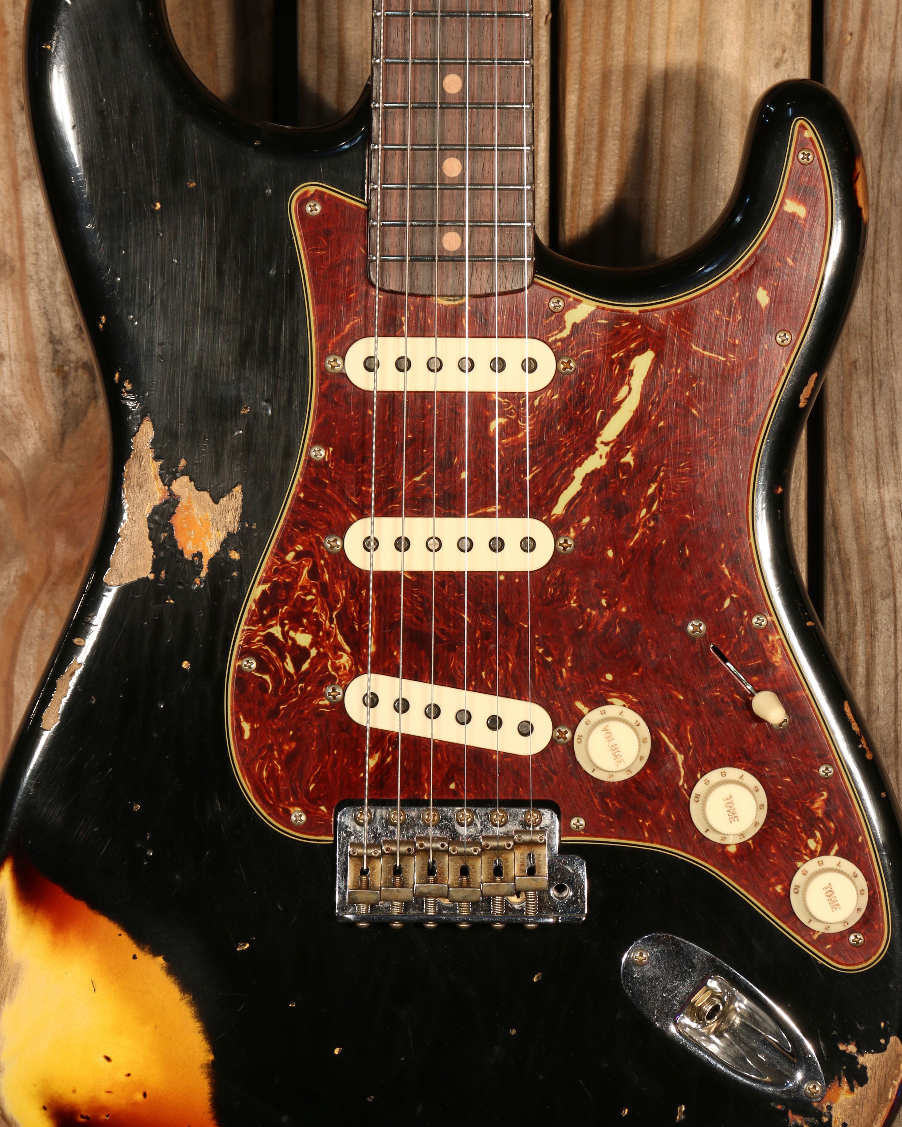 Fender Custom Shop LTD 1961 Stratocaster Heavy Relic – Aged Black over 3-Color Sunburst