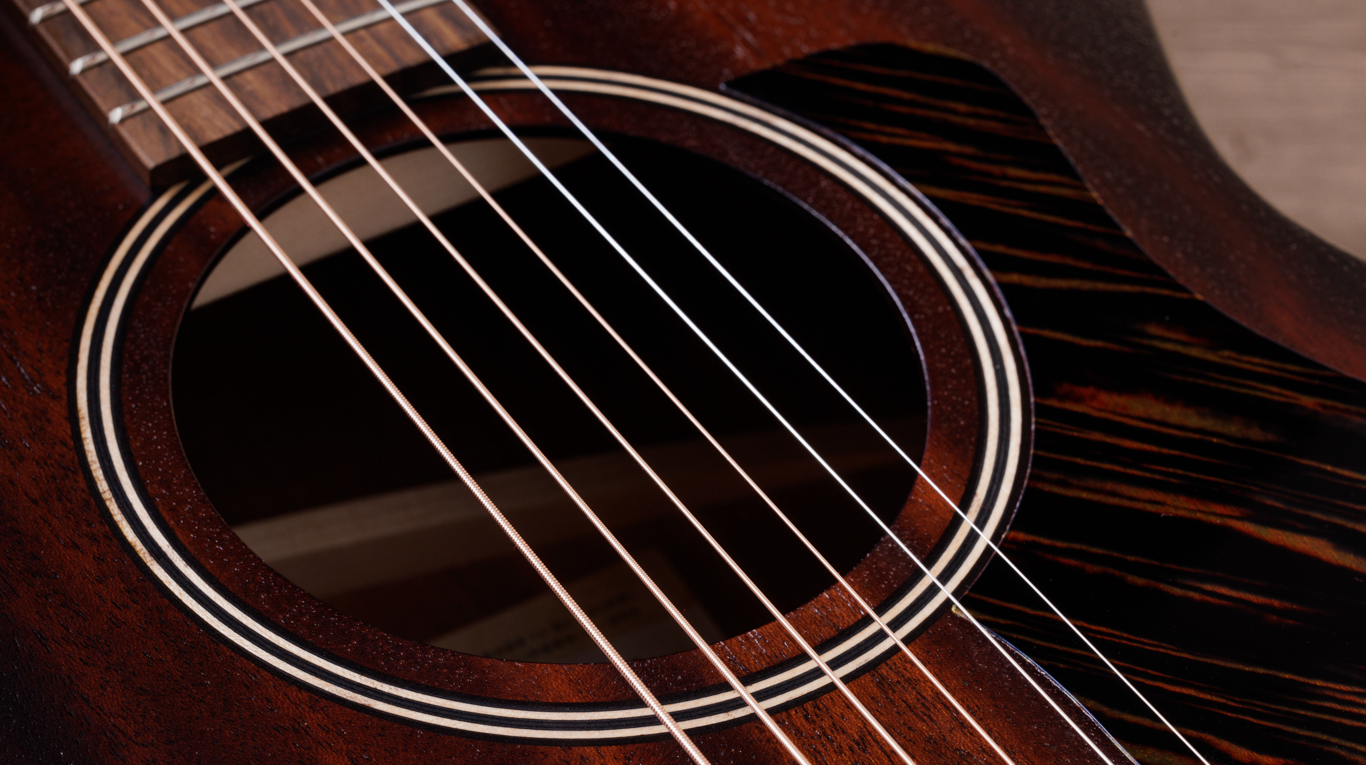Taylor AD22e American Dream Series,  Grand Concert A/E, Mahogany/Sapele, Natural