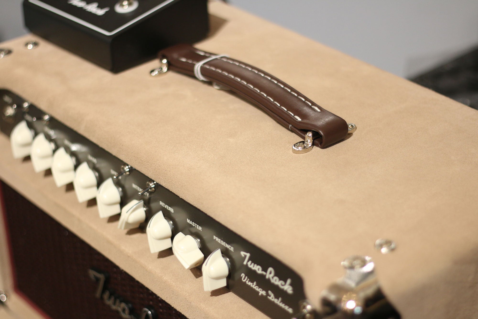 Two Rock Vintage Deluxe 40 Head, Dogwood Suede